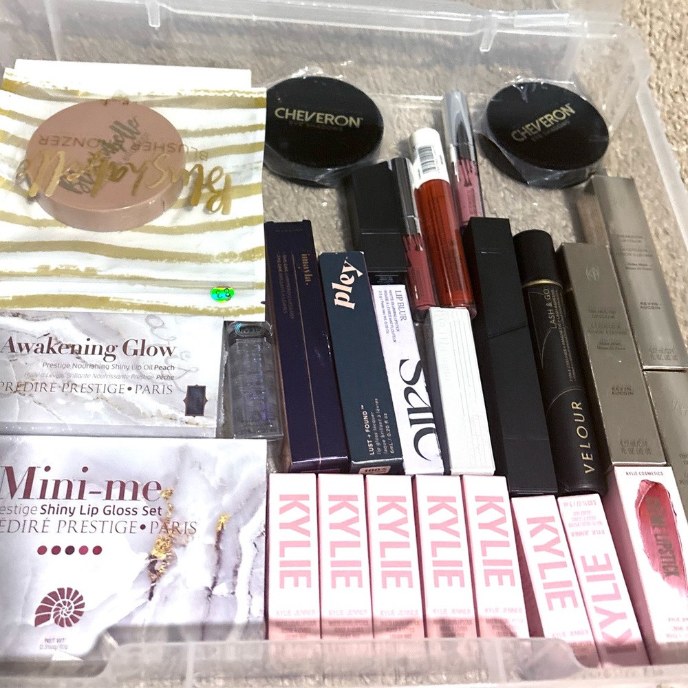Luscious Lips!!!! 
MSRP EASILY OVER 💲600.
WHAT A STEAL